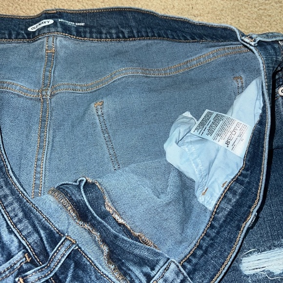 Shorts - Picture 2 of 3